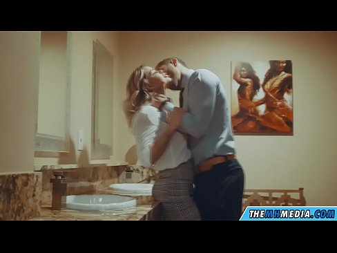 ❤️ Thaum ib tug busty blonde ntxias koj nyob rau hauv ib tug pej xeem chav dej ️ tawv porn ntawm peb ❌❤ Ib